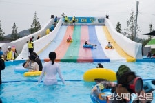 구미 낙동강 야외 물놀이장, 피서객 북적