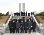 김천시의회, 성내동 충혼탑서 새해 힘찬 발걸음 시작