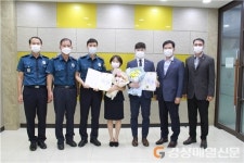 대구강북署, 대구칠곡신협 직원 2명에 감사장 수여