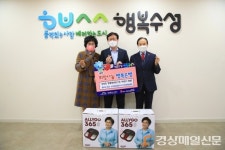 김순호 힐링아이시냅스센터장, 대구 수성구에 의료기기 전달