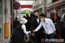 이강덕 포항시장, 생생한 현장 목소리 듣다…흥해시장 5일장 ‘민생 소통 행보’