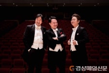 힘 있고 화려한 무대 ‘쓰리테너 로만짜’