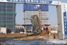 ‘진흙 범벅’ 포항 북구청 건립공사 현장 앞 도로 눈살