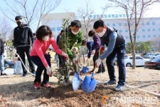 포항교육청 전 직원 함께 ‘희망의 나무심기’