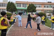 상주함창초, 등굣길 학교폭력 예방 캠페인 전개