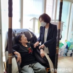 포항시 남ㆍ북구청, 독거어르신 세대에 카네이션 전달