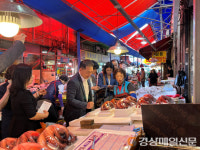 이종화 대구시 경제부시장, 칠성시장서 장보기 행사