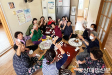 청송군이웃사촌복지센터, 추석맞이 송편 빚기
