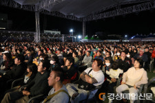 <특집> 신명과 흥으로 들썩…흥행 돌풍 이어간 ‘안동국제탈춤축제’