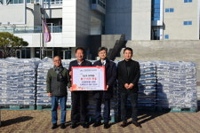 트루파인더 대표, 봉화군에 이웃돕기 쌀 전달