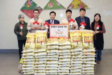 탑마트 대구점, 중구청에 이웃돕기 성품