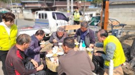 김천 나눔세상봉사단, 어르신에 한 끼 대접