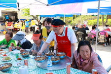울진군, 사랑의 밥차ㆍ재능 나눔 활동 ‘훈훈’