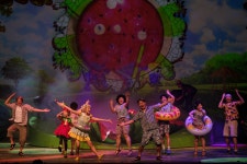 그림책 속 세상을 무대 위로…‘수박 수영장’