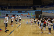 건강한 신체발달을 위해 김천상무, 김천대-김천시시설관리공단과 함께한 어린이 체육교실 진행