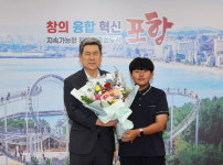 이강덕 포항시장, ‘기름잡는 국자’ 대통령상 수상 학생 격려