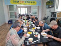 김천시 황금시장상인회, 신기마을 경로당에 식사 대접