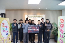 ‘Team 김천상무’ 티켓북 기부…‘축구로 하나되는 행복한 김천’ 앞장