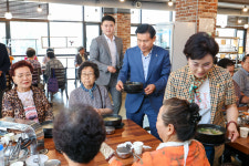 대구 중구, 남산종합사회복지관 초복 맞아 홀몸어르신 보양식 나눔