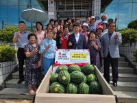 상주시 중동면 중동나루패, 경로당 초복 수박 전달