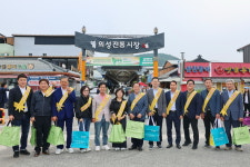 의성군의회, 전통시장 이용 촉진 장보기