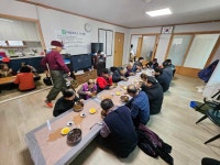 봉화 춘양면 엄춘석씨, 경로당에 짜장면 대접