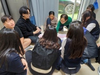 기계중학교기북분교장 학생들, 경북 유일 위안부 생존자 박필근 할머니 댁 방문