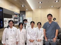중의약대 학생들 한의원 참관 한국과 중국 전통의학 장점과 차이점 알게 돼