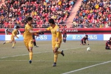 광주FC 시즌 개막전 무승부 난타전 끝 포항과 3-3 동점