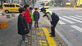 월곡지구대, 노란발자국으로 보행자 교통안전 확보