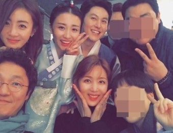 박솔미, 류수영 박하선 부부와의 단체 셀카 공개 