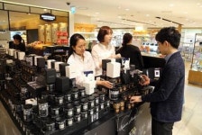 유통가 화이트 데이 특수 노린다