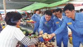 포스코 광양제철소 임원단, 옥곡 5일장 방문