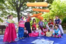 추석 앞둔 윷놀이 체험