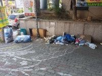 쓰레기더미로 몸살 앓는 맛의 거리