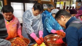 나누미봉사단·임태희 총장, 사랑의 김장 나눔