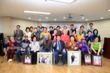 광주도시공사 소외계층에 행복사진 전달