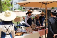 “조금 비싸더라도, 가치 소비 함께 하고 싶어요”