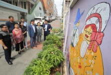 화정1동 주민센터, 벽화와 꽃길 조성