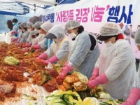 수완동 사회단체, 돌봄 이웃에 김장김치 전달