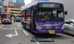남구청 앞 덤프트럭·시내버스 추돌···6명 부상