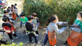 직접 모금한 돈으로 연탄 수백장 전달한 초등생들