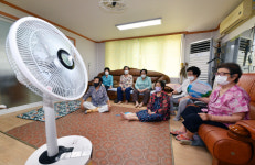 거리두기 세상, 경로당의 재발견 피서지 최고여