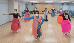 요양병원 찾아 승무···한울예술단 봉사 춤사위