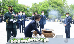 [영상] 현충일 추념식 헌화, 분향
