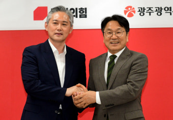 손잡은 김정현 국민의힘 광주시당 위원장, 강기정 광주시장