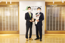 김수관 상무 수치과의원 대표원장, 기부문화 선도 주목