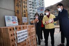 광주 서구 풍암동행정복지센터 가뭄극복 실천 적벽돌 전달