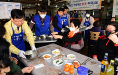 [영상] 만수무강 기원 효떡국 대접