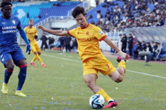 '엄지성 퇴장' 광주FC, 홈개막전서 무릎